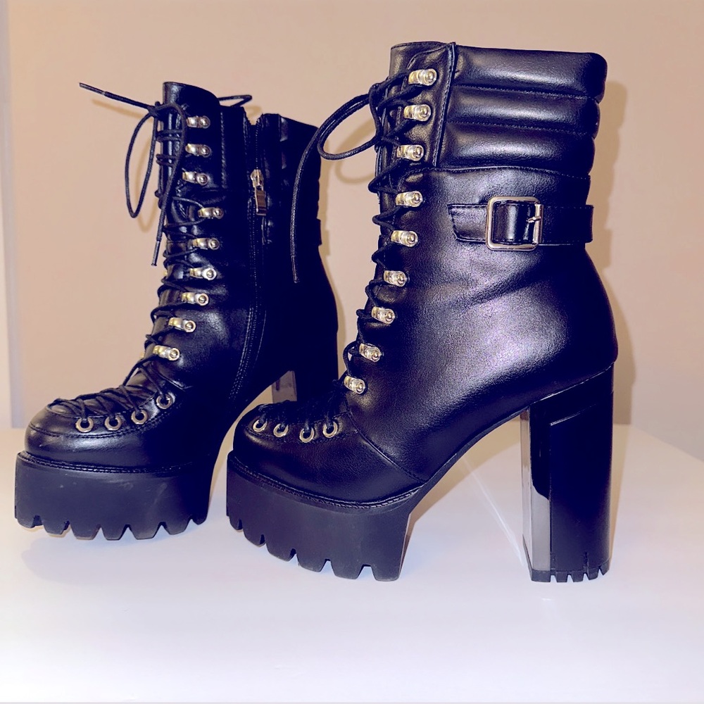 New Women Size 8.5 Azalea Wang Black Platform Boots with Silver Details